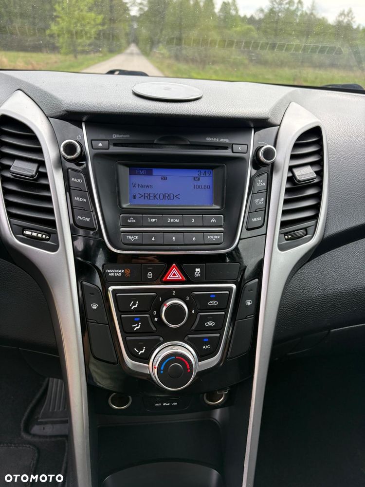 Hyundai i30 1.6 CRDi Fifa World Cup Edition - 13