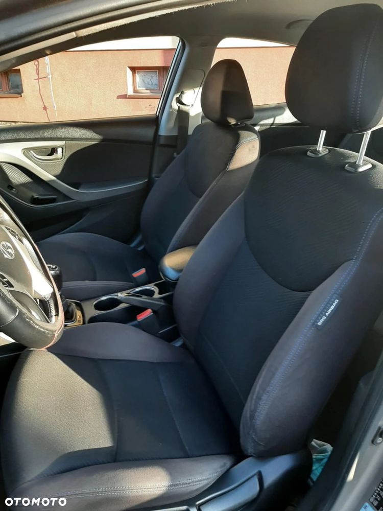 Hyundai Elantra - 6