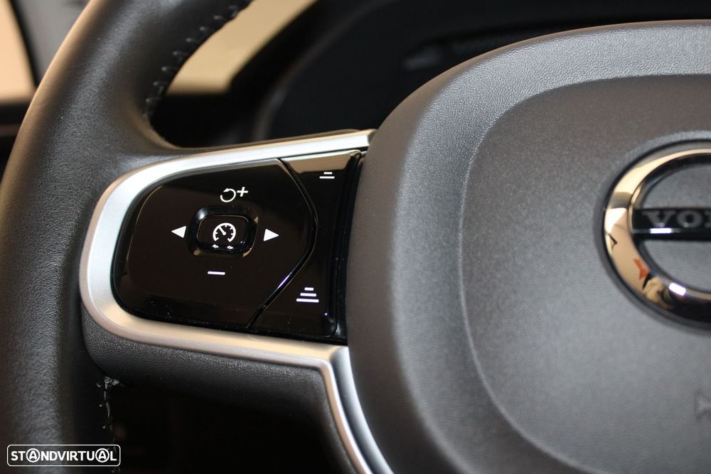 Volvo V90 2.0 T8 Momentum Plus AWD Geartronic - 12