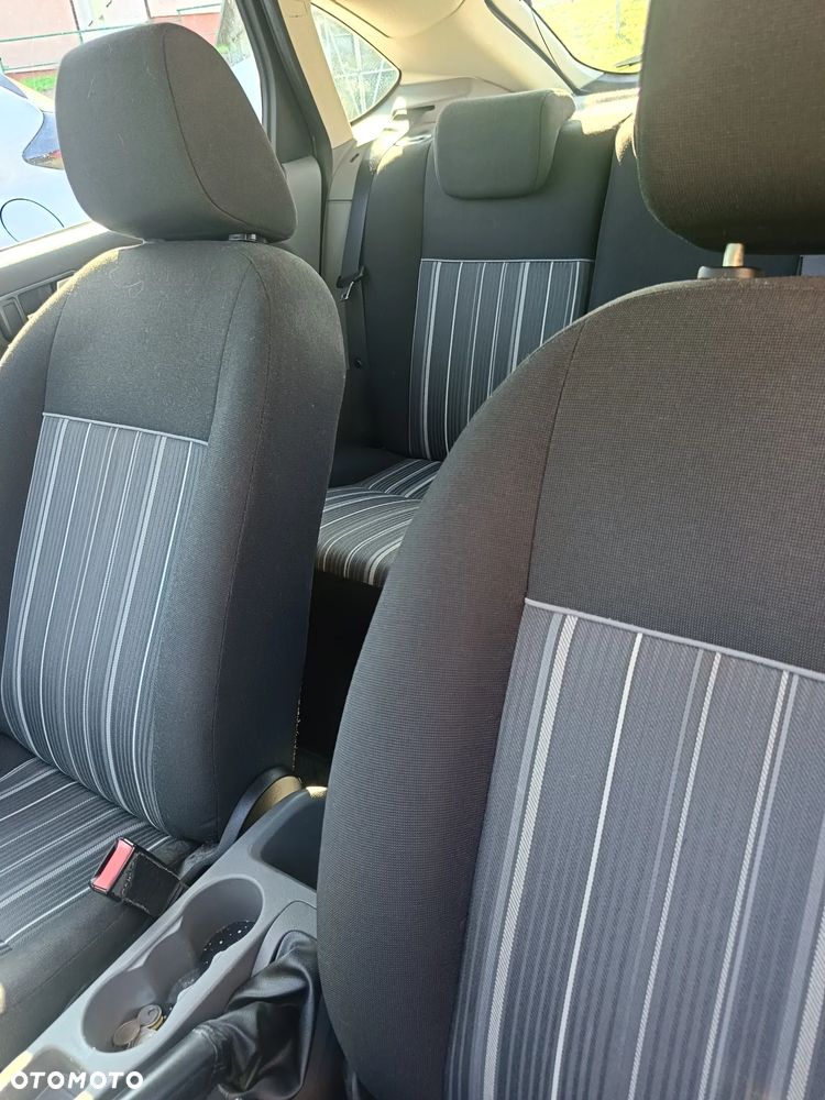 Ford Focus 1.6 Ambiente - 11