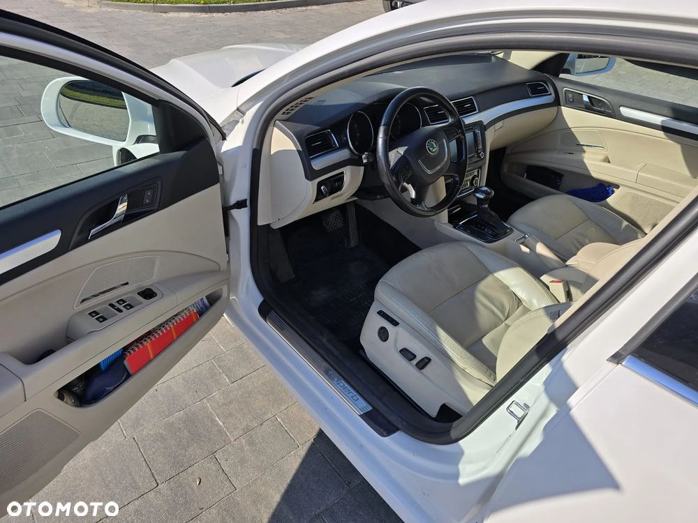 Skoda Superb 3.6 FSI 4x4 L&K DSG - 9