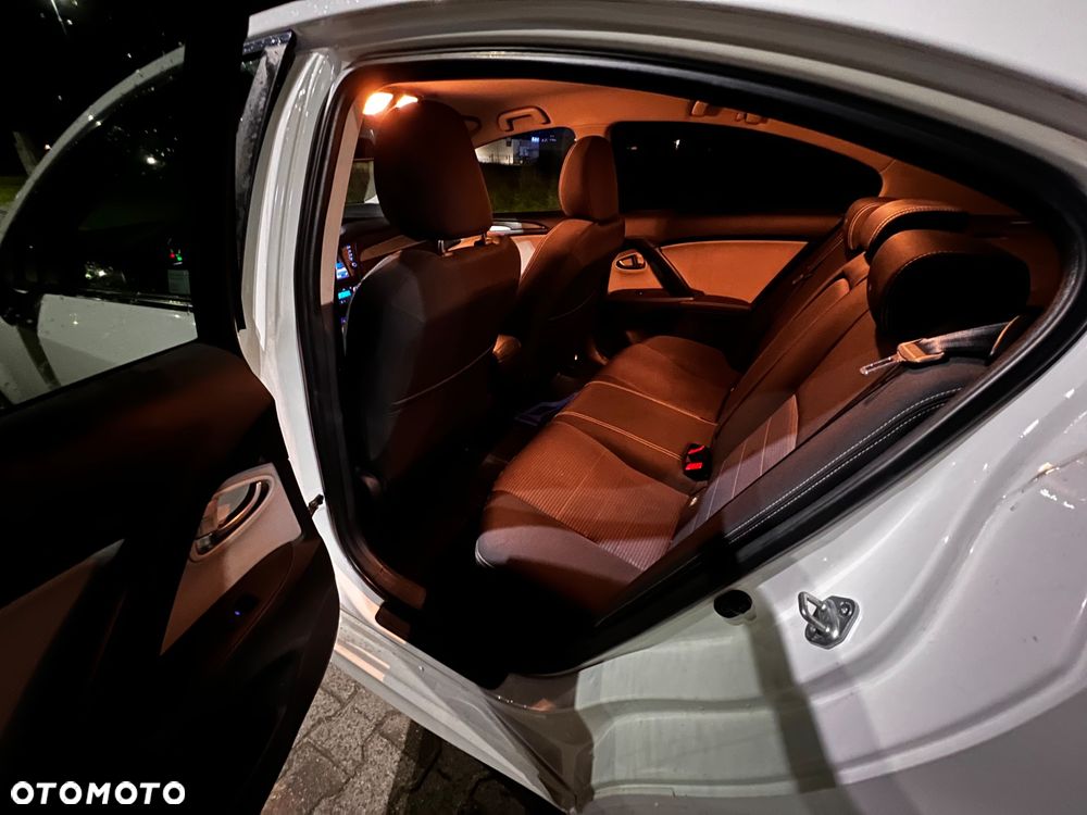 Toyota Avensis 1.8 Premium MS - 11