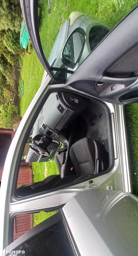 Toyota Avensis 2.2 D-4D Sol NAVI - 4