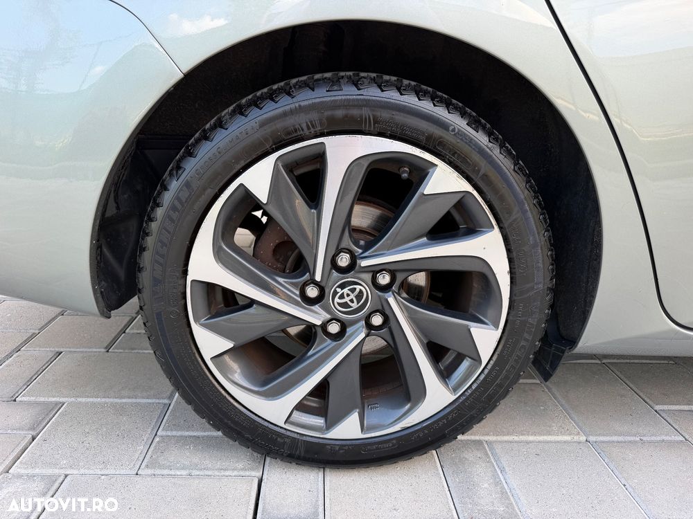 Toyota Auris 1.8 Executive - 12