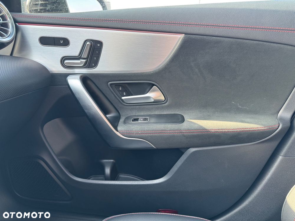 Mercedes-Benz CLA 250 7G-DCT AMG Line - 28