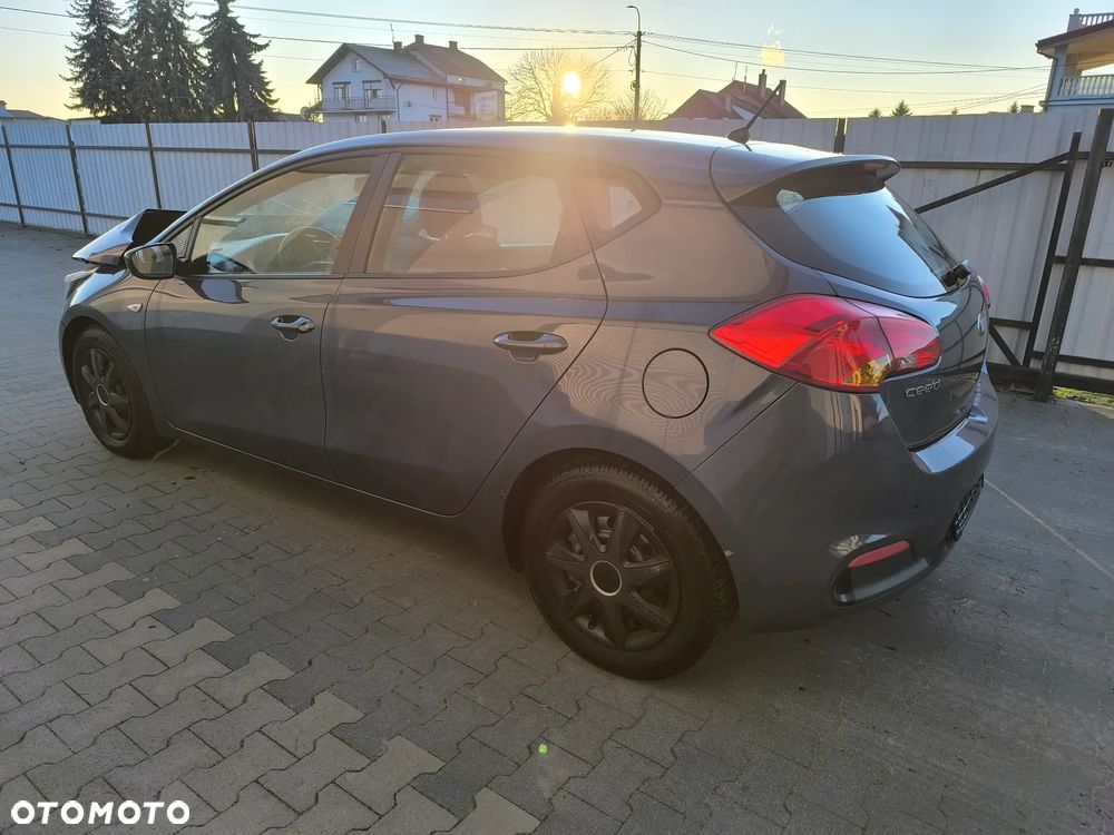 Kia Ceed 1.4 CVVT Dream-Team Edition - 2