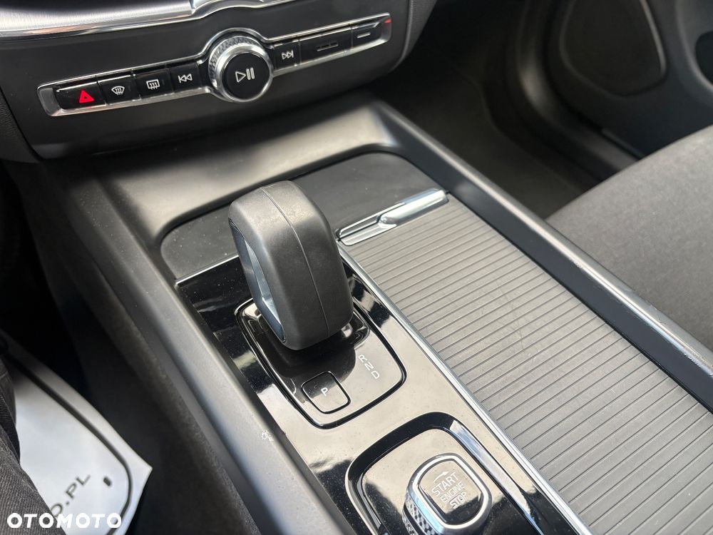 Volvo XC 60 B4 D AWD Geartronic Momentum Pro - 33