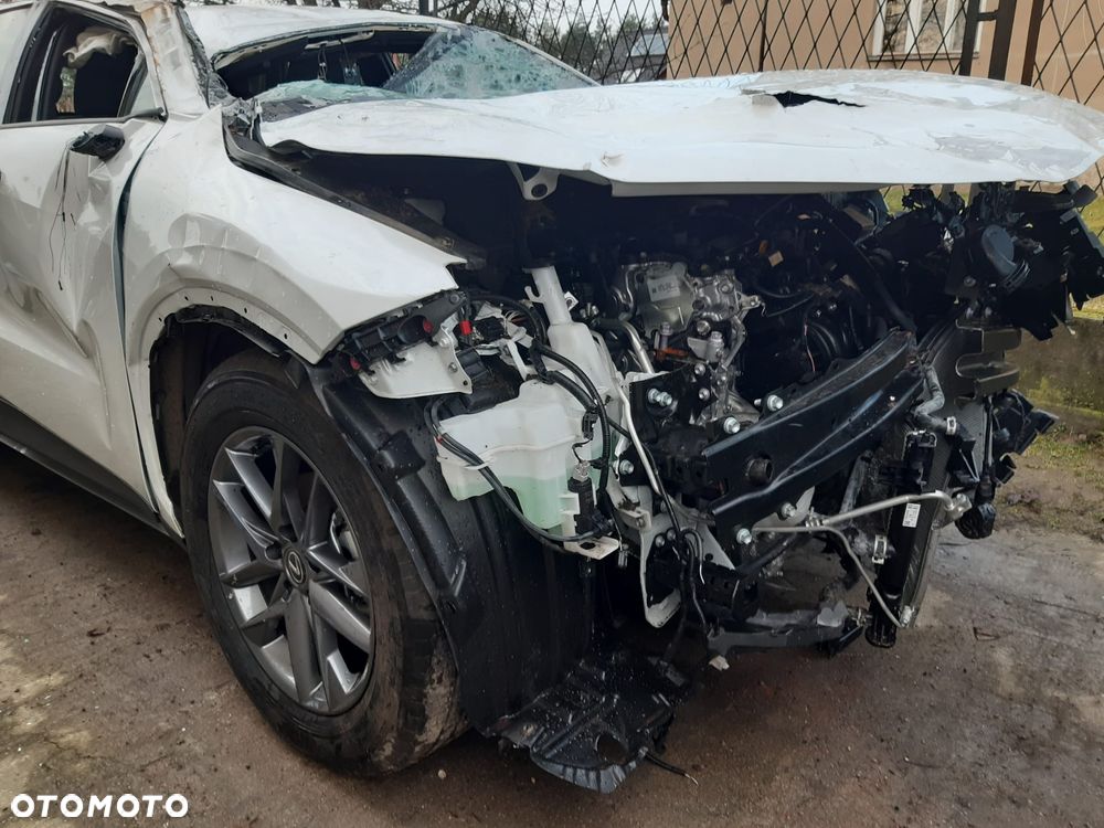 Lexus LBX 1.5 Hybrid - 2