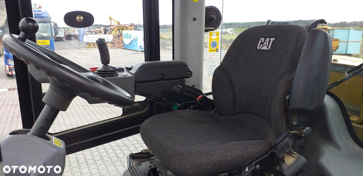 Caterpillar Walec wibracyjny CATERPILLAR CS 64 B - 22