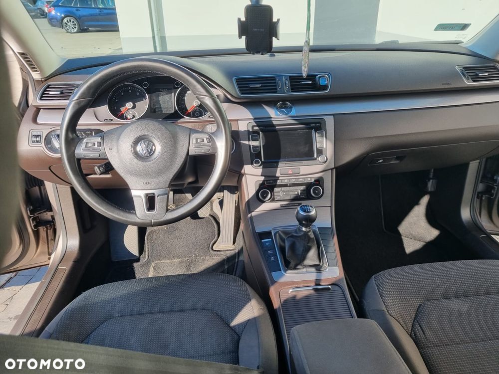 Volkswagen Passat - 14