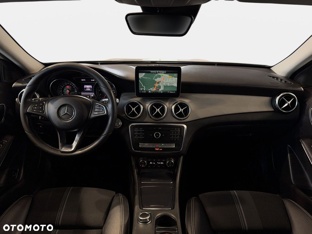 Mercedes-Benz GLA - 17