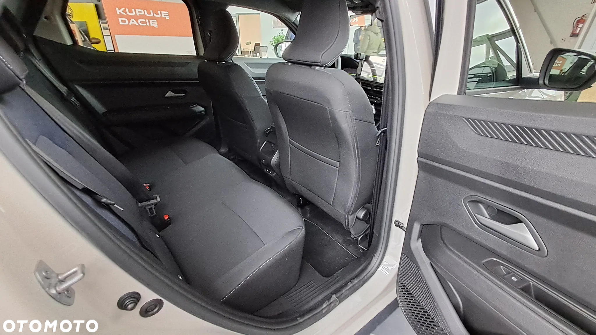 Dacia Duster 1.6 Full Hybrid 140 Journey MMT - 8