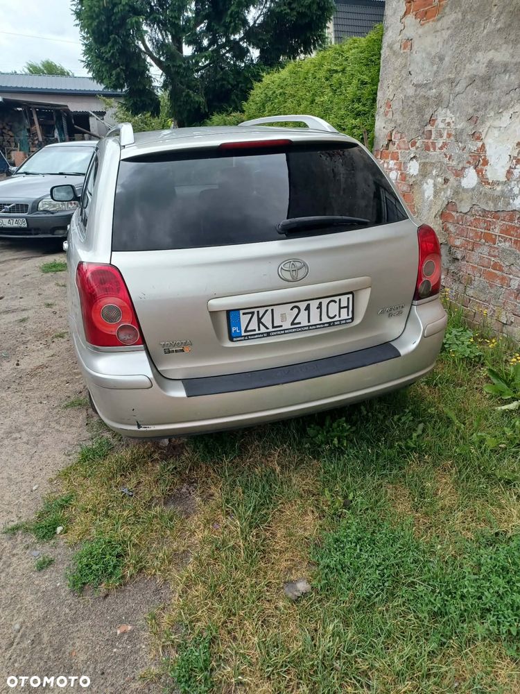 Toyota Avensis - 4