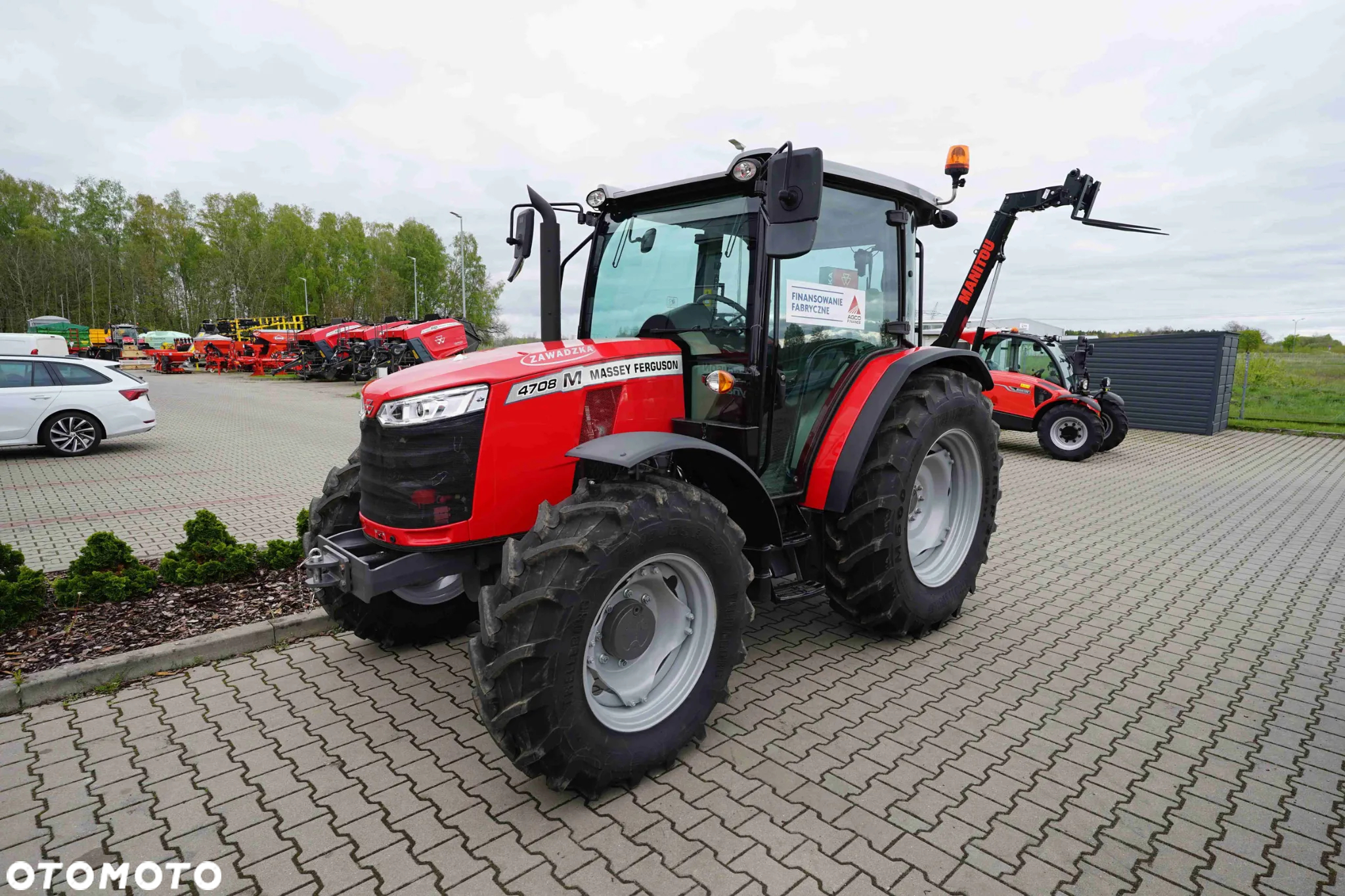 Massey Ferguson 4708M Cab Essential - 3