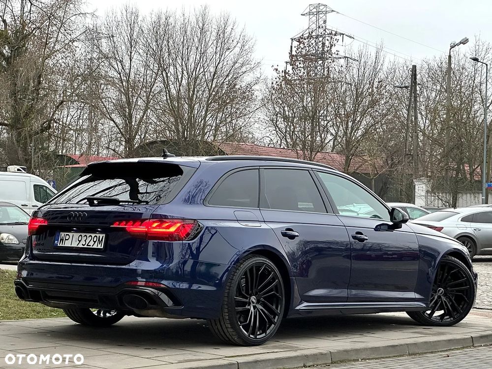 Audi RS4 Limousine - 4