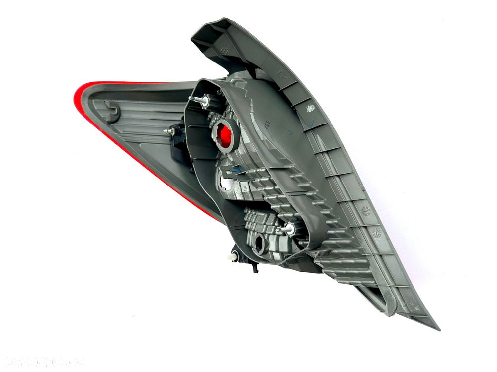 TOYOTA YARIS 3 III 2010 - 2014 LAMPA TYŁ PRAWA R EUROPA ORYGINAŁ OE - 9