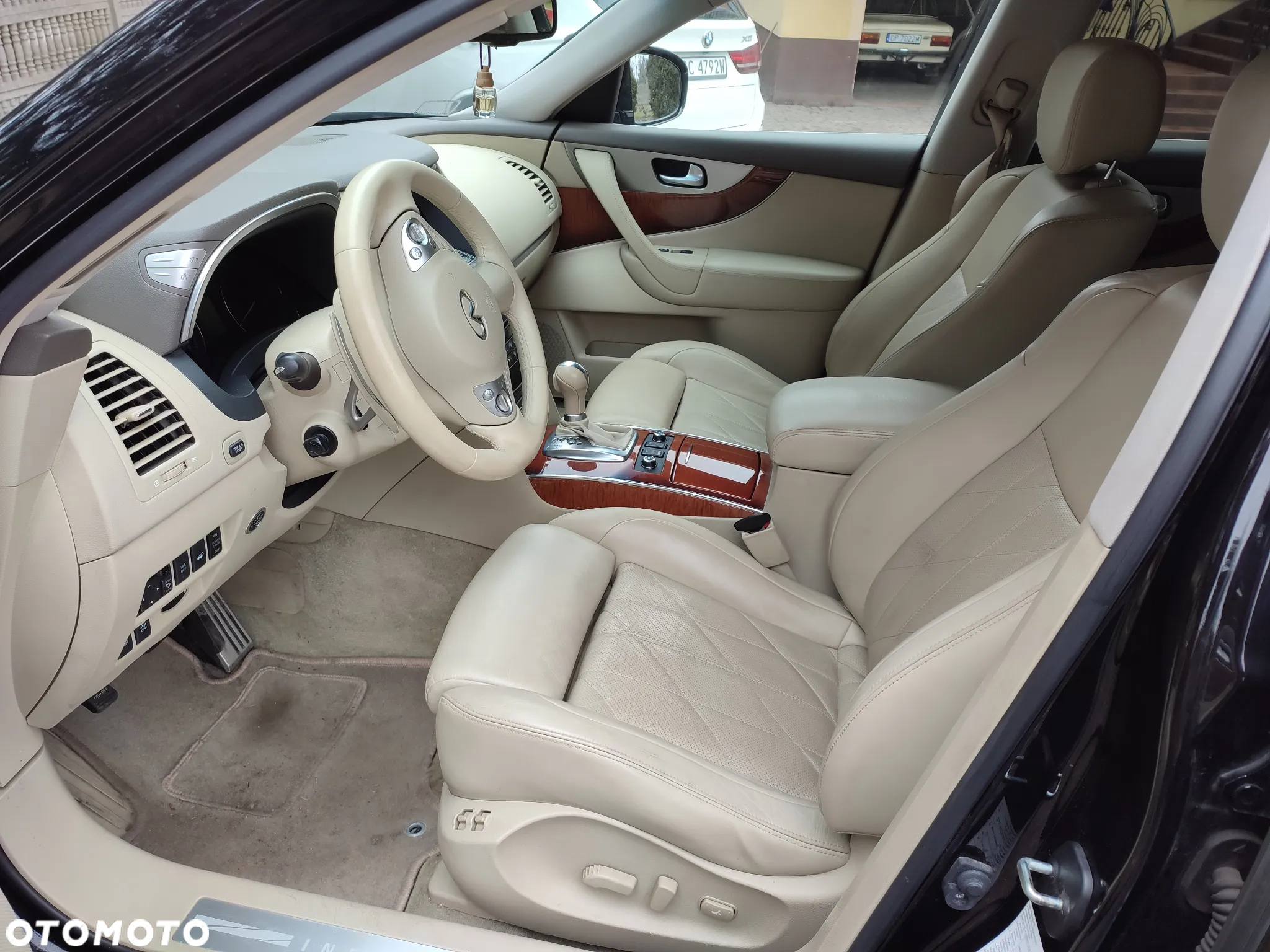 Infiniti QX70 3.7 S Premium - 26