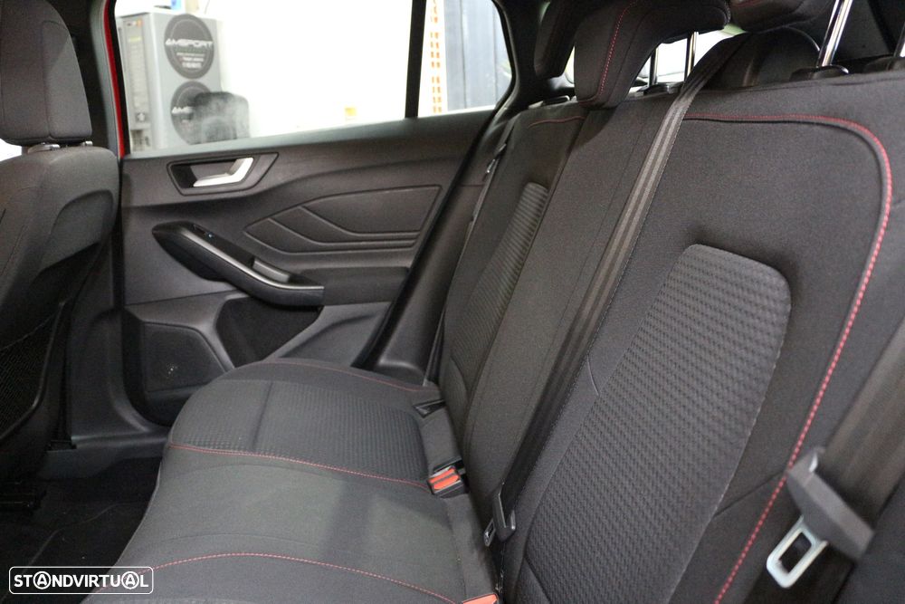 Ford Focus 1.0 EcoBoost S&S ST-LINE - 26