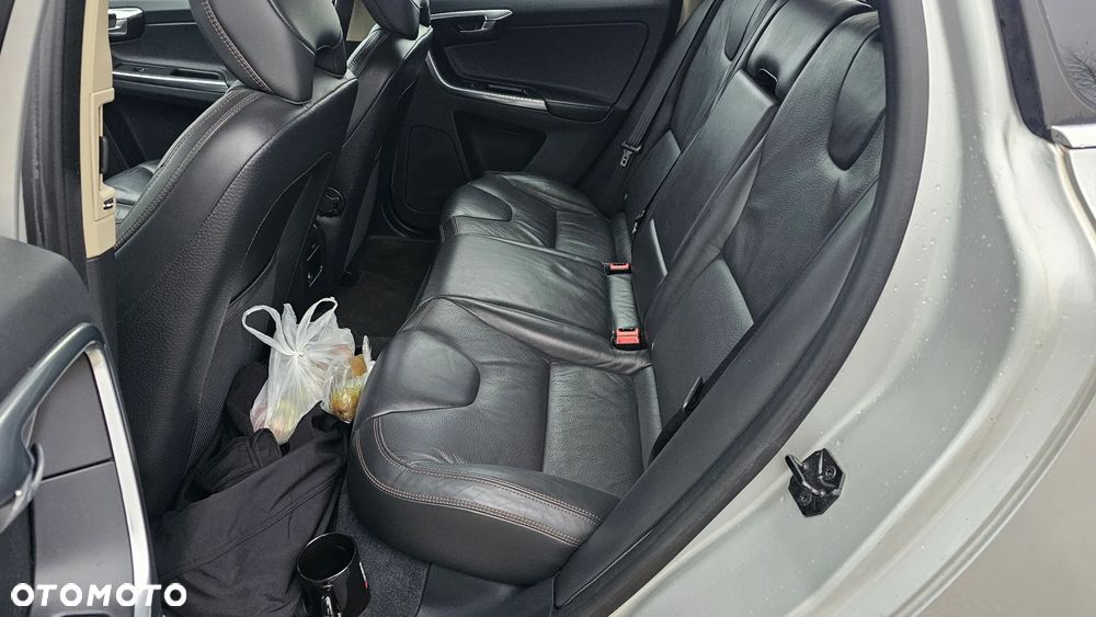 Volvo XC 60 D3 Momentum - 9