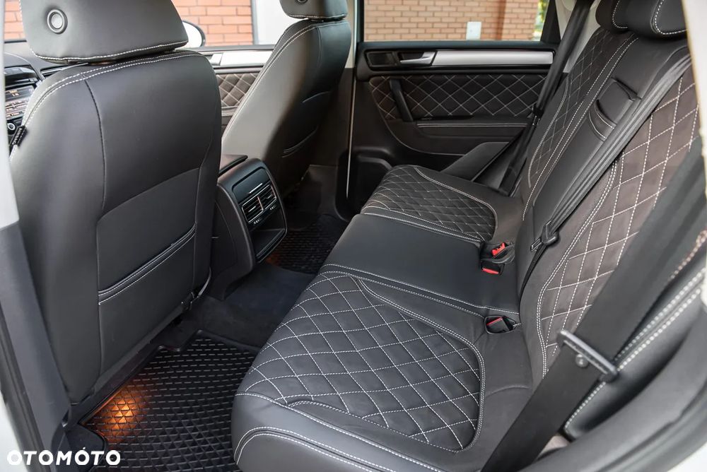 Volkswagen Touareg 3.0 V6 TDI SCR Blue Motion DPF Automatik Executive Edition - 24