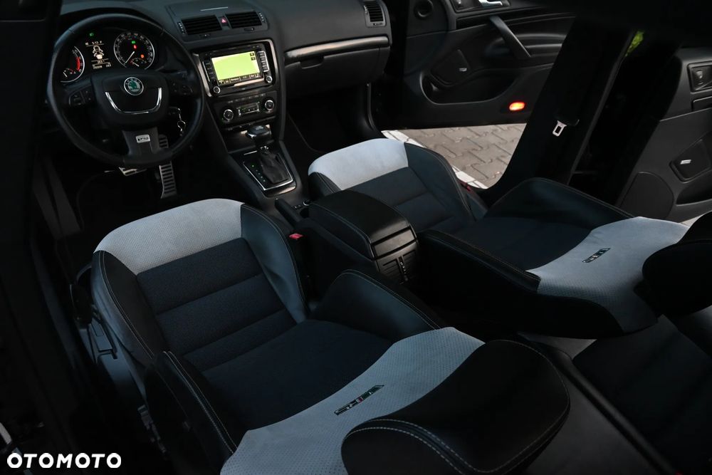 Skoda Octavia 2.0 TDI CR DPF DSG RS - 27