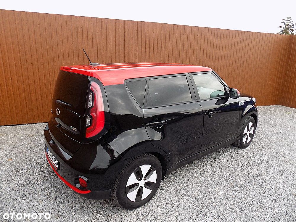 Kia Soul Plug - 4