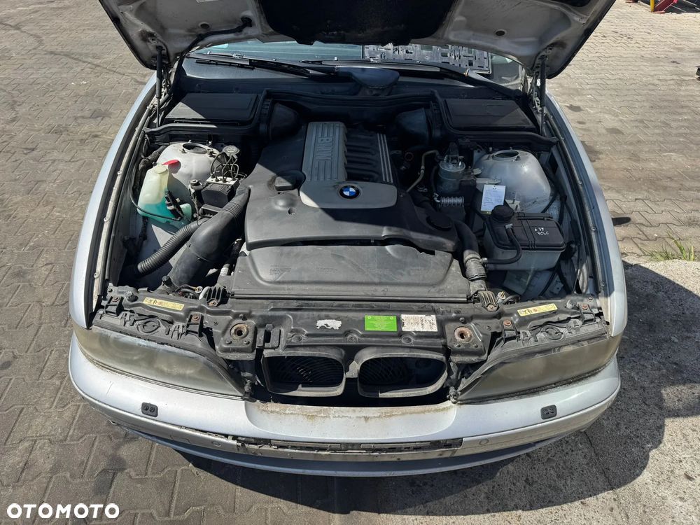 BMW E39 Sedan – całe auto na części - 6