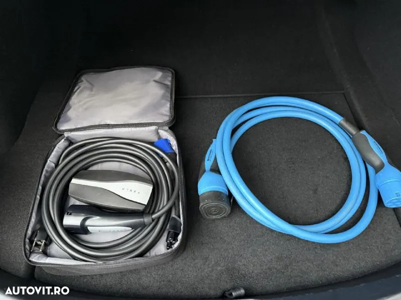 Tesla Model 3 - 8
