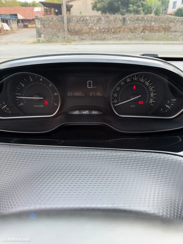 Peugeot 208 1.2 PureTech Style - 15
