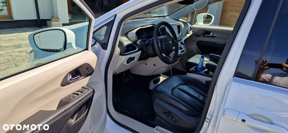 Chrysler Pacifica - 25