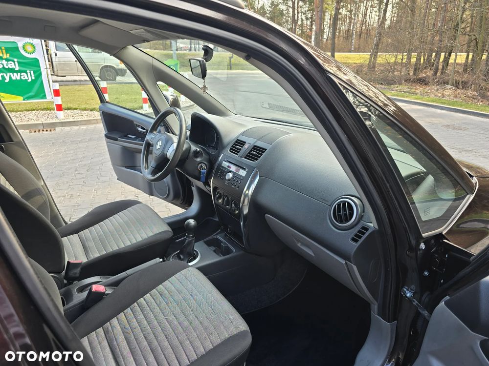 Suzuki SX4 1.6 Comfort Plus - 11