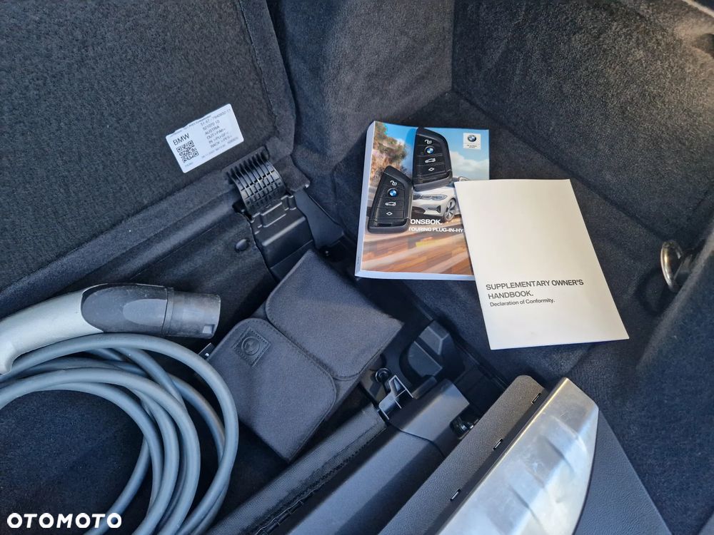 BMW Seria 3 330e xDrive - 29