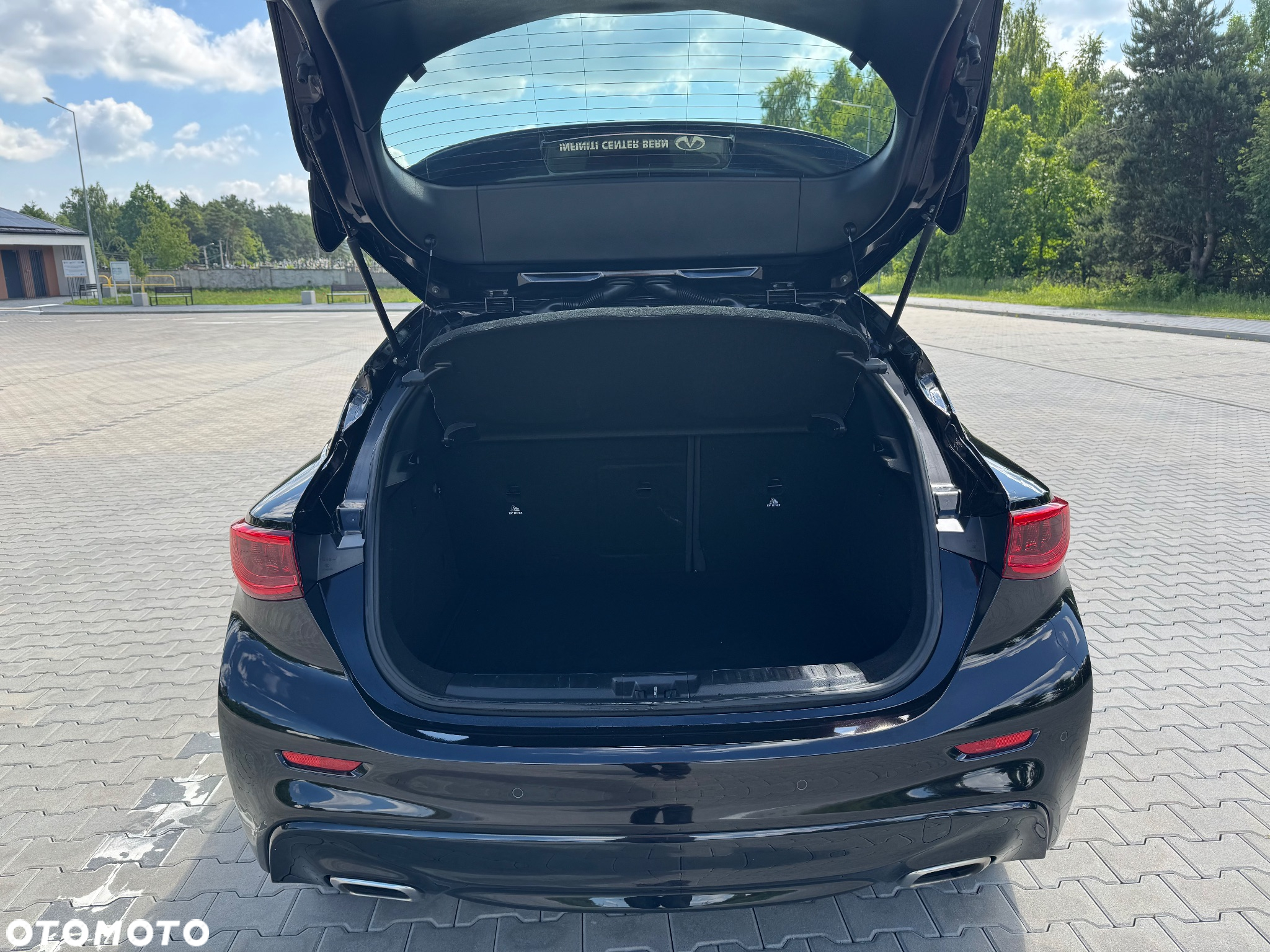 Infiniti Q30 1.6t - 15