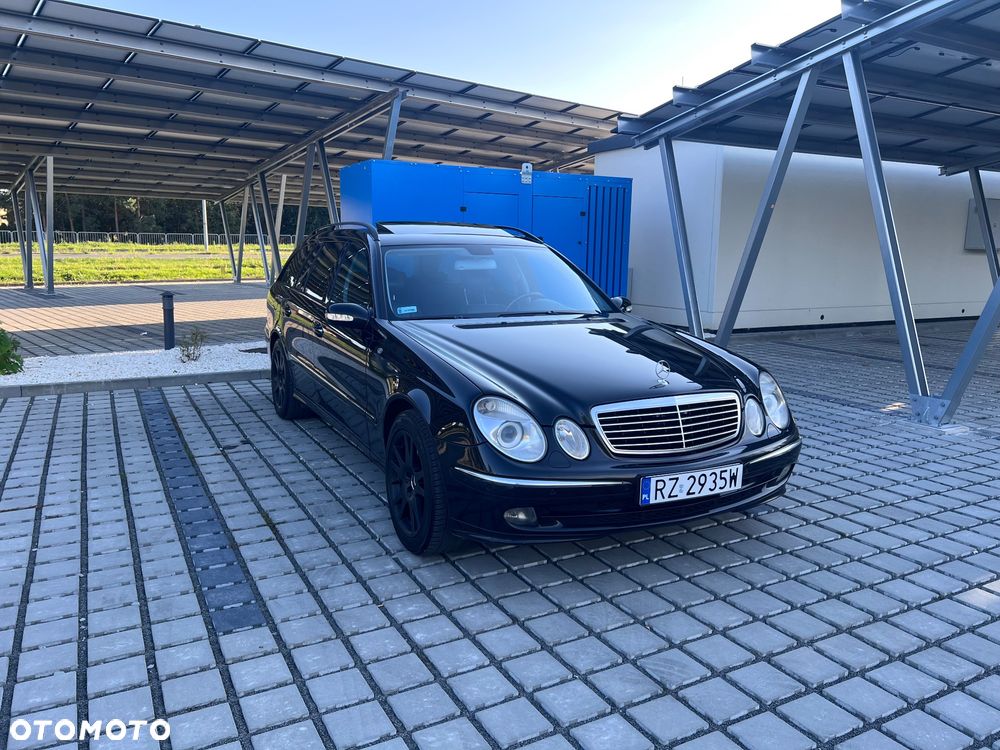 Mercedes-Benz E-Class 2004 photo 3