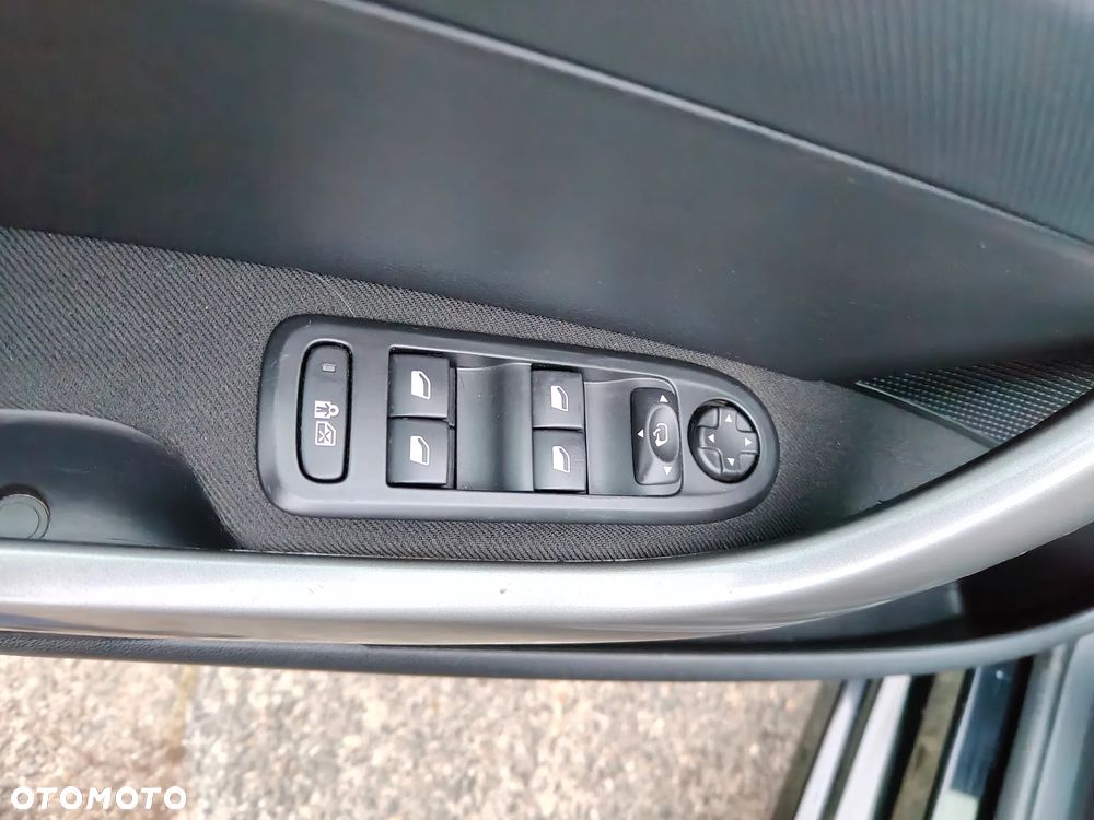 Peugeot 308 HDi FAP 110 EGS6 Business Line Niveau 1 - 16