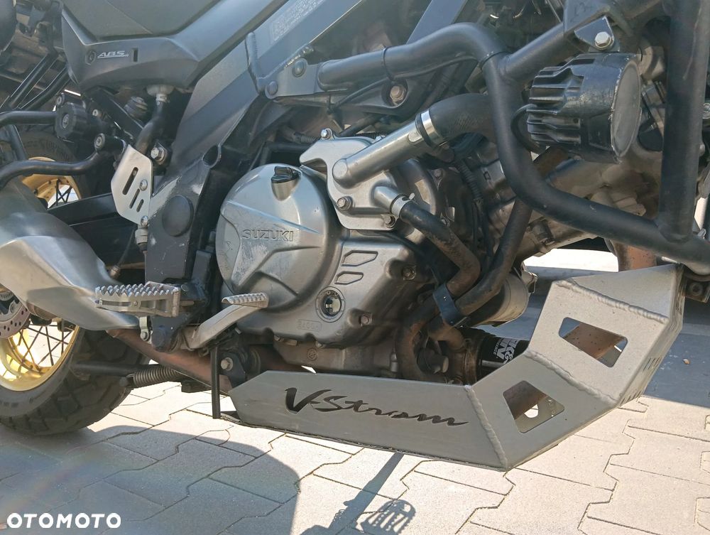 Suzuki V-STROM - 30