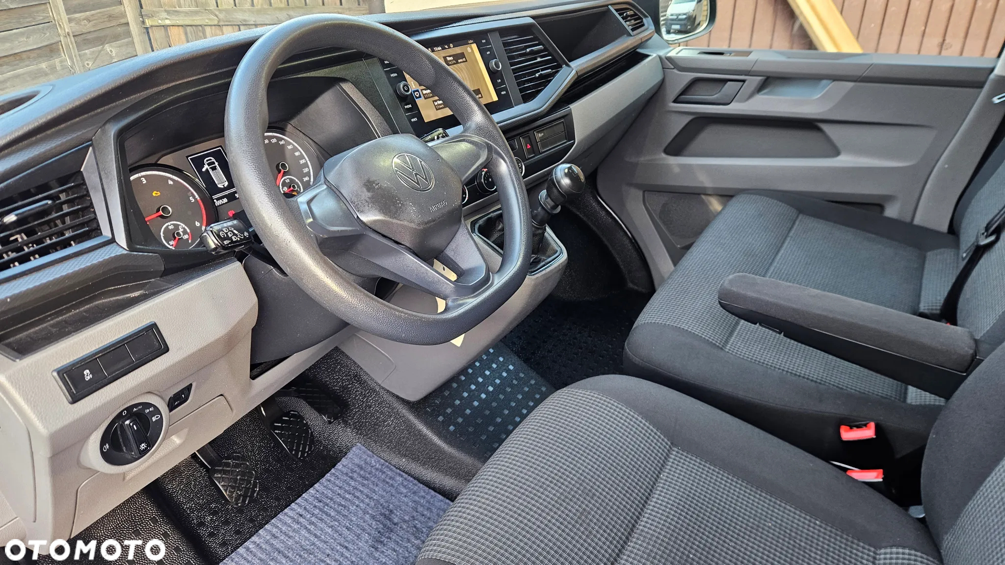 Volkswagen TRANSPORTER T6.1 - 12