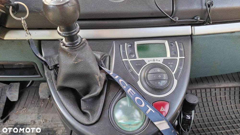 Peugeot 807 2.2 HDi ST - 20