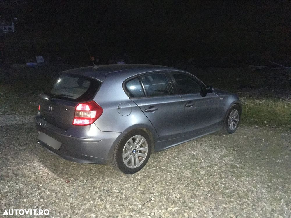 BMW Seria 1 120i - 23