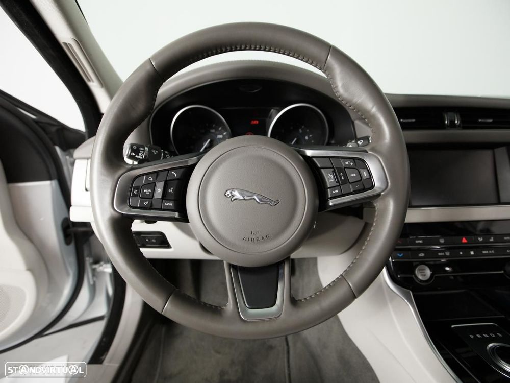 Jaguar XF - 20