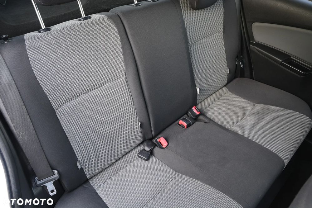 Toyota Yaris Hybrid 100 Dynamic - 29