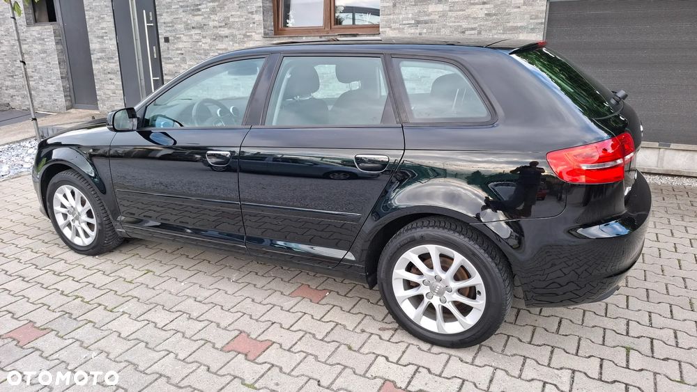 Audi A3 Sportback 1.6 Ambiente - 4