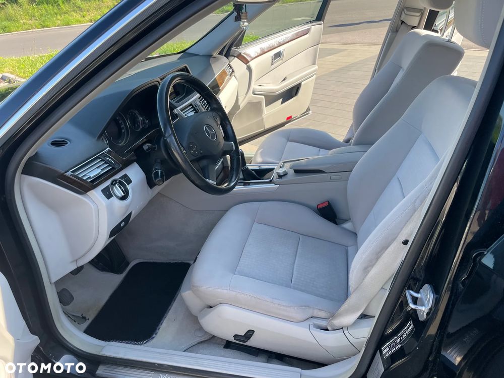 Mercedes-Benz Klasa E 200 CGI BlueEFFICIENCY - 17