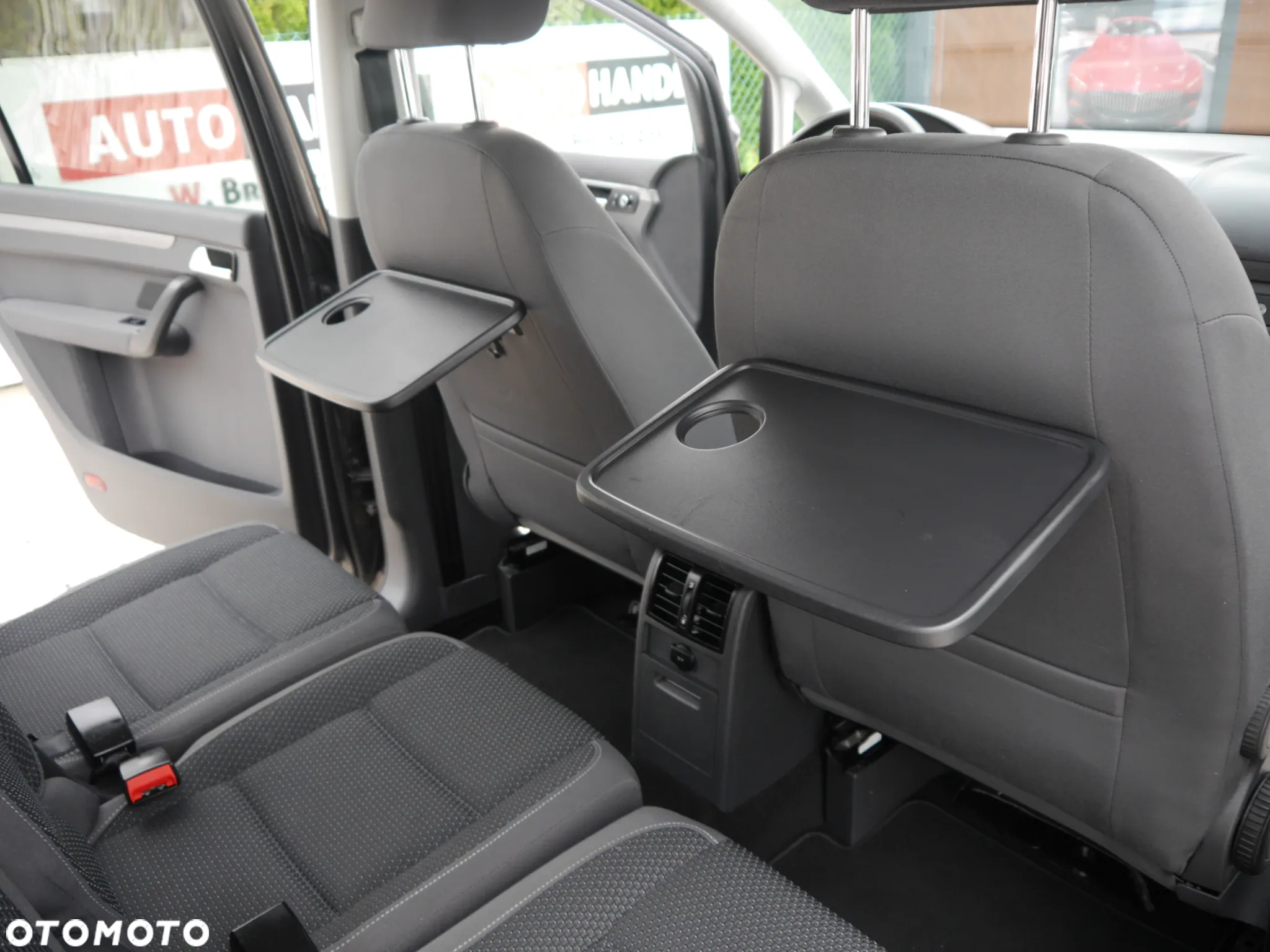 Volkswagen Touran 2.0 TDI DPF BlueMotion Technology DSG Comfortline - 20