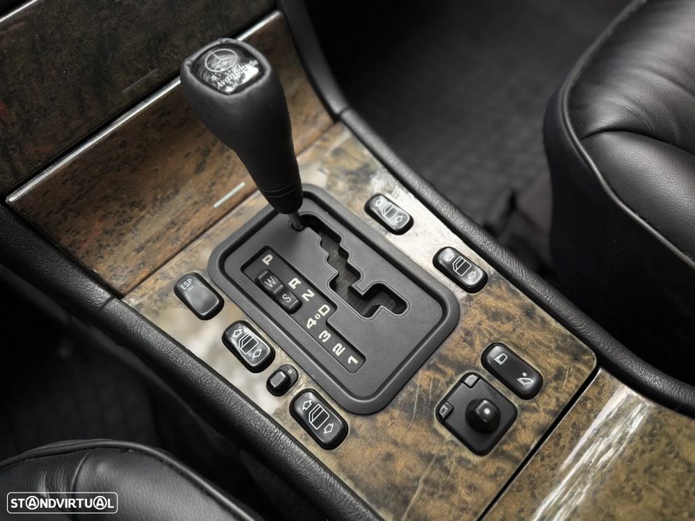 Mercedes-Benz E 300 TD Classic - 11