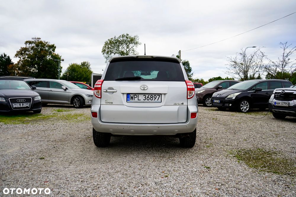 Toyota RAV4 2.0 VVT-i Premium - 11