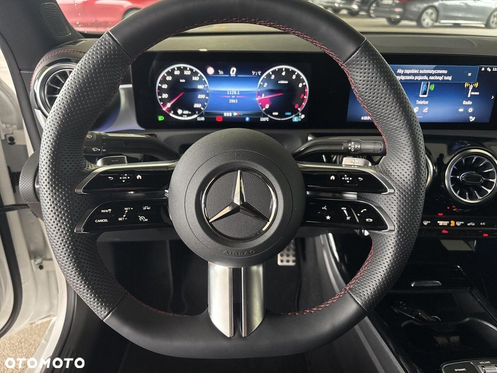 Mercedes-Benz CLA - 12