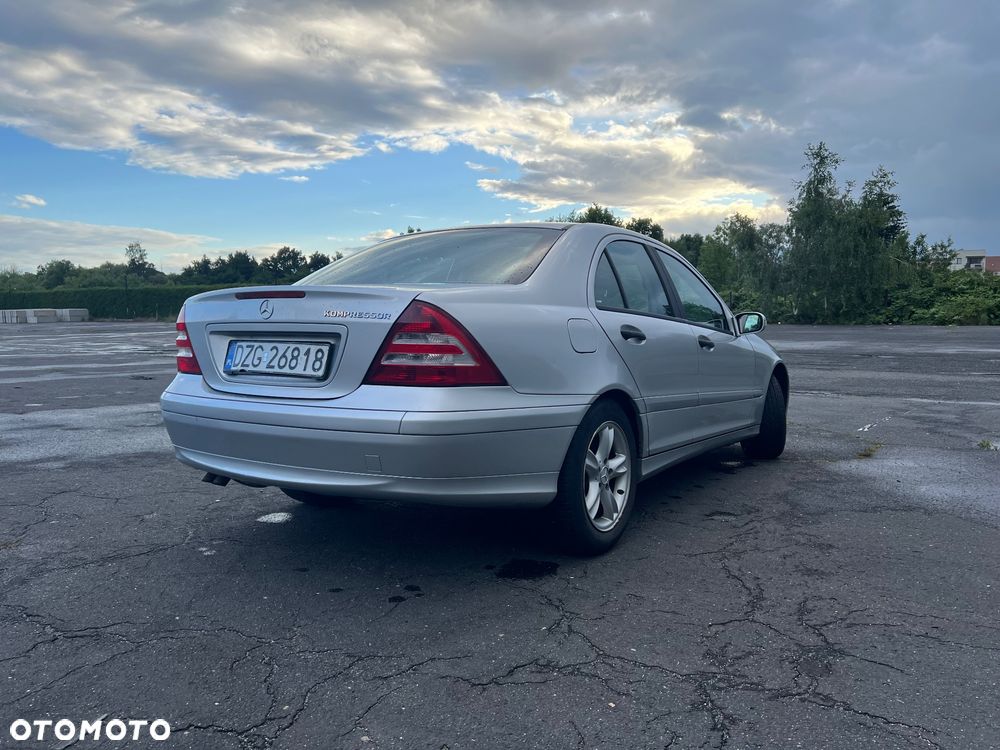 Mercedes-Benz Klasa C 180 T Kompressor Classic - 5