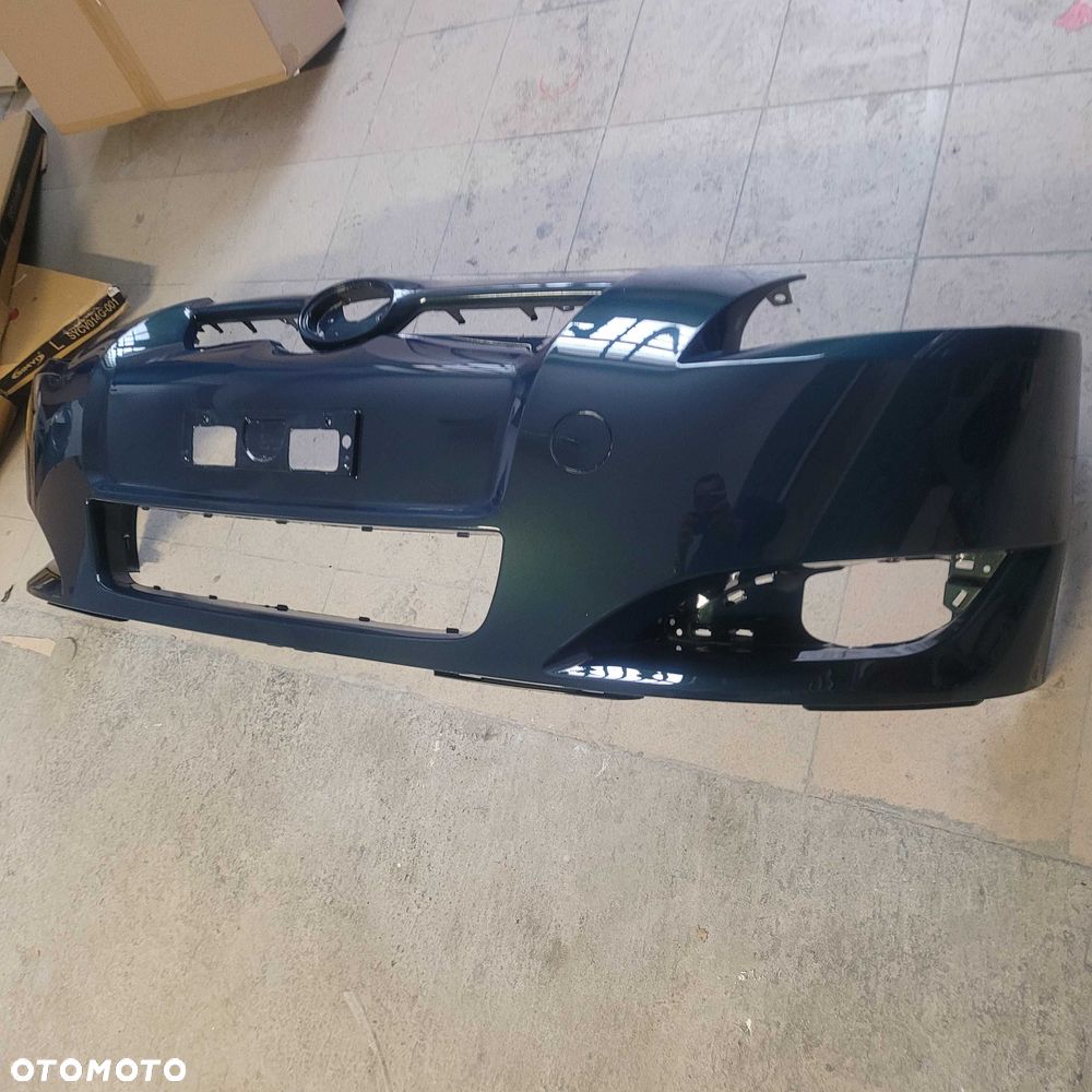 Auris 07-10 zderzak kolor 8t8 - 2