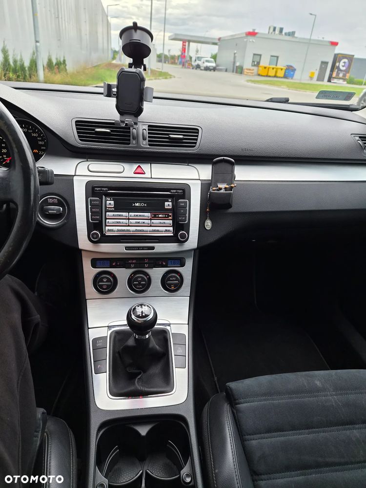 Volkswagen Passat 2.0 TDI DPF BlueMot Highline - 15